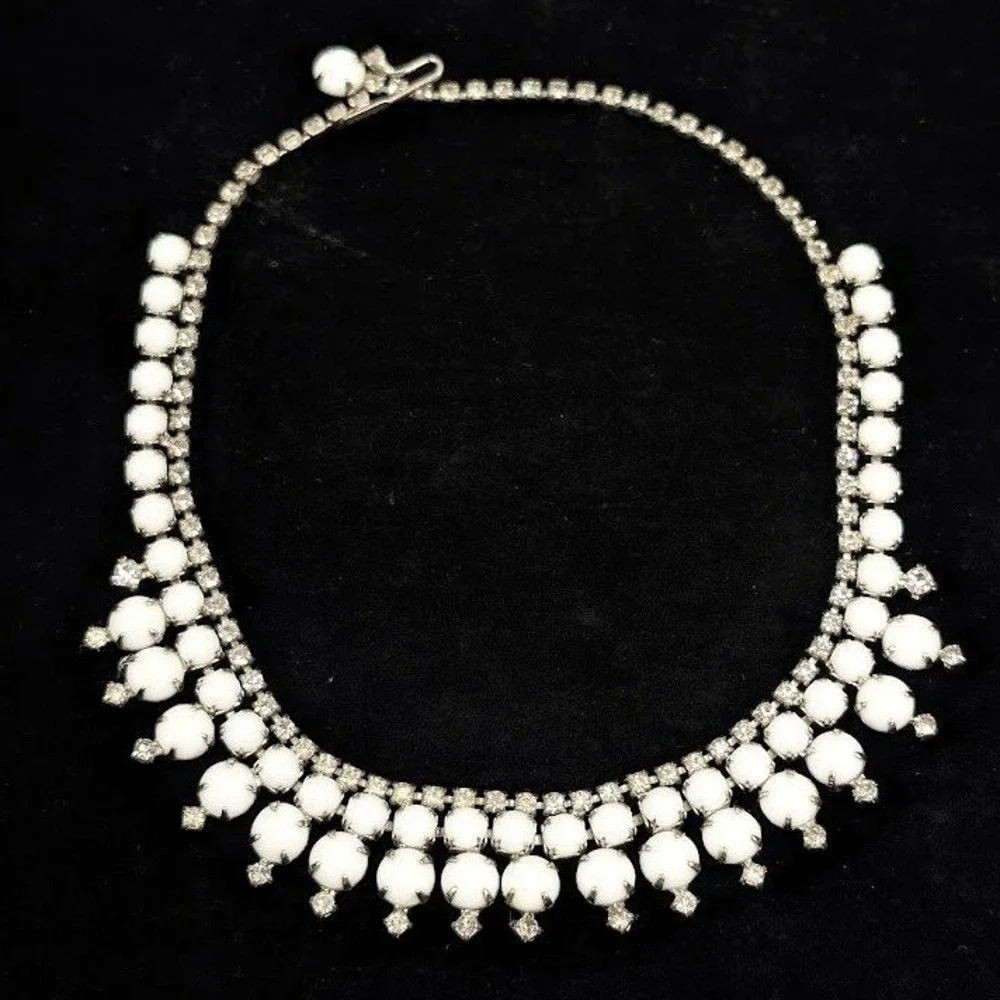 VTG Kramer New York Milk Glass Bib Necklace Choker Clear Rhinestone Silver‎ Tone